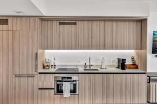 Beautiful Miami Apt Pool & Beach for 3 Guests - 2