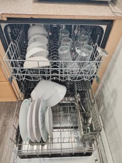 Sunny Ensuite Room with 2 Queen Beds-2A - 9