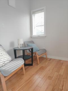 Sunny Ensuite Room with 2 Queen Beds-2A - 5