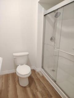 Sunny Ensuite Room with 2 Queen Beds-2A - 1