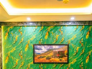 Cozy JB Lodges Phase 8 Bahria Town 6 mins to Food St Free Wi-Fi - 8