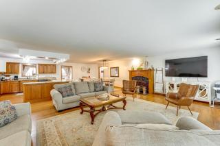 Hot Tub and Shared Dock Lakefront Grove House - 8