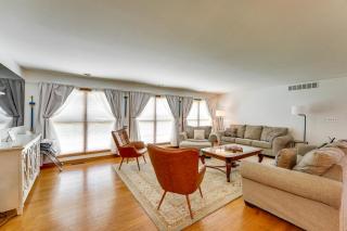 Hot Tub and Shared Dock Lakefront Grove House - 6