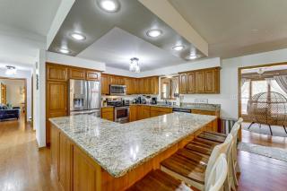 Hot Tub and Shared Dock Lakefront Grove House - 5