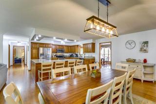 Hot Tub and Shared Dock Lakefront Grove House - 3