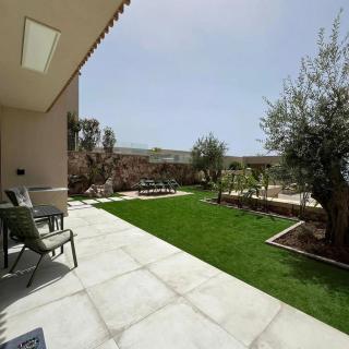 Olivia Modern apartment with private yard - 3