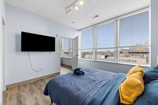 Modern & Bright Midtown Gem with Skyline Views - 5