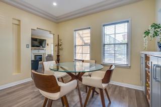 3 Mi to USC, 6 Mi to SoFi Stadium! Modern LA Apt - 8