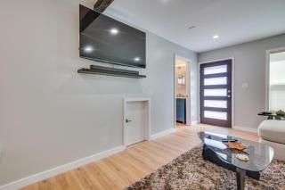 6 Mi to SoFi Stadium! Sleek LA Apartment w/ Yard - 4