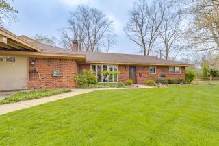 Backyard Oasis w/ Hot Tub & Greenhouse! Toledo Gem - 6