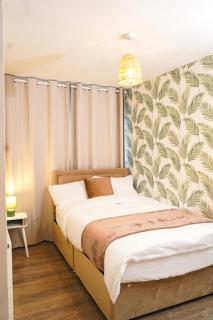 Family Fun Retreat with Pool Table near Cardiff Bay - 4