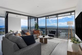 Circle On Cavill High Floor 1 Bedroom Apartment - CoastHM - 9