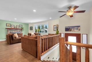 Relaxing home with hot tub- close to downtown - 3