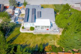 Modern Getaway for 11- Hot Tub Games Gym - 1