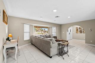 Palm Tree Retreat - Pet, Kid Friendly & Sleeps 8 - 4