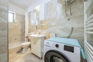 Apartments with parking space Tucepi, Makarska - 22936 - 1