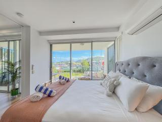 Blue on Blue Apartment 1011 - Nelly Bay - 4