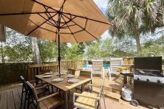 Urban Flamingo Retreat Modern Meets Tropical in this Beautiful, Updated Pet Friendly 3BD Pool Home with Outdoor Living Space - 9