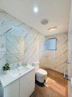 Bright 2BR unit Easy Parking - 1