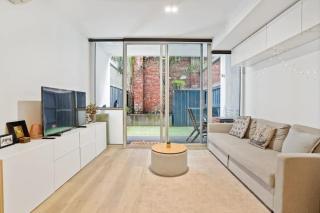 Roi Apartments - Central Fitzroy Apt with parking - 0