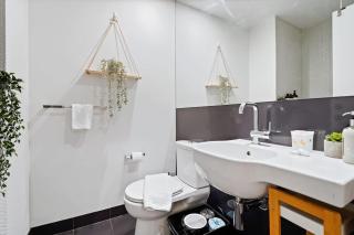 Roi Apartments - Central Fitzroy Apt with parking - 7