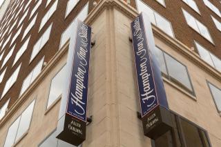 Hampton Inn & Suites Dallas Downtown - 6