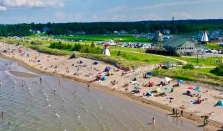 Waterfront Cottage ''The Dream'' with Hot Tub, near Parlee Beach - 8