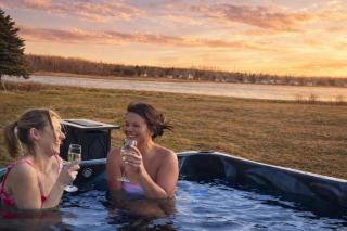 Waterfront Cottage ''The Dream'' with Hot Tub, near Parlee Beach - 7