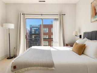 Spacious Third Ward Apt Near Summerfest with Balcony - Sleeps 4 - 1