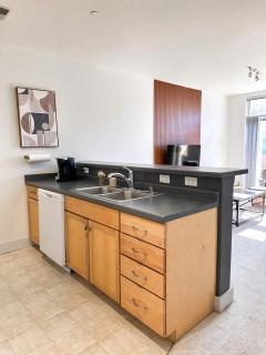 Spacious Third Ward Apt Near Summerfest with Balcony - Sleeps 4 - 2