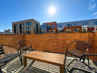 Spacious Third Ward Apt Near Summerfest with Balcony - Sleeps 4 - 5