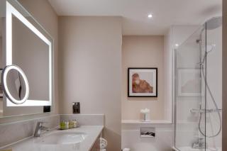 DoubleTree by Hilton Dartford Bridge - 1