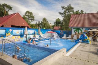 Two-story holiday home right on the beach, pool - 6