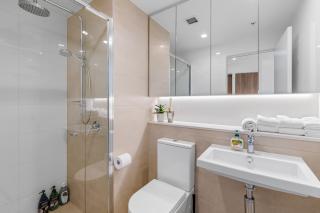 CBD RiverView 2Bed Apt Kingbed at Tallest building - 4