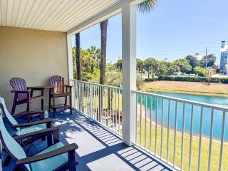 Beautiful condo with balcony view community pools & hot tub - 8