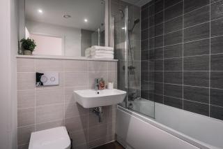 Apartment Sleeps 5 with Air Conditioning - 1