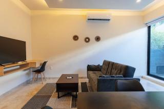 Spacious Ground Floor Apartment - 1