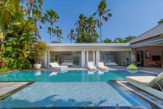 4 BR Villa with pool, central location Seminyak - 2
