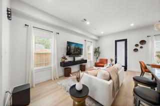 Near DT & Med Center Townhouse WiFi Games Pets - Houston - 4