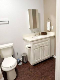 Sleek 1bed 1bath apt by Downtown & Farmers Market - Apartment - 1