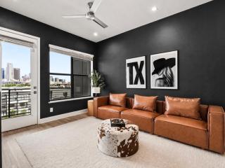 Luxury Penthouse with Balcony, Downtown Dallas Skyline Views, Gym, Free Parking - 6