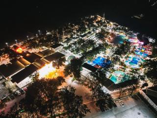 Villa Excellance Beach & Wave Pool Resort - Suites and Villas - 4