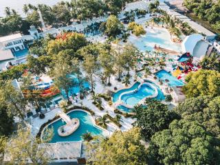 Villa Excellance Beach & Wave Pool Resort - Suites and Villas - 9