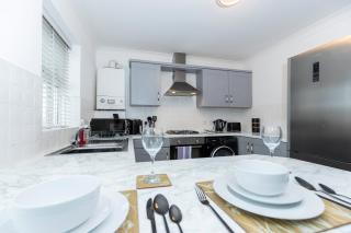 Spacious 3-Bed Home – Family Contractor Friendly - 5