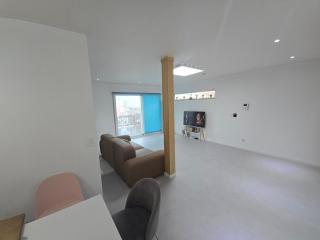 Newly Built Private Pension in Sokcho, Osio Stay, 2-Minute Walk to Jungang Market, 5 Minutes to the Sea, Parking Available, Standard Capacity for 6 People, Maximum 10 People - 4