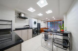 Budget friendly House for 10 Pax Centre District 1 - 6