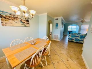 Beach Condo2bd, Game Room, Steps to Beach, Pool - 3
