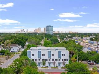 Townhouse, 4bd35bth, Sleep 8 Central Location! - 9