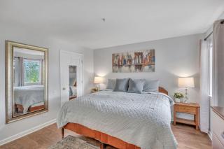 Nash Condo 5min to Broadway! 2Bed2Bath, Sleep 6 - 8