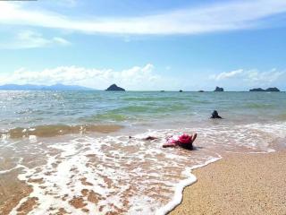 Aura Bluewave Beach House and Mini Beach Cafe - 3